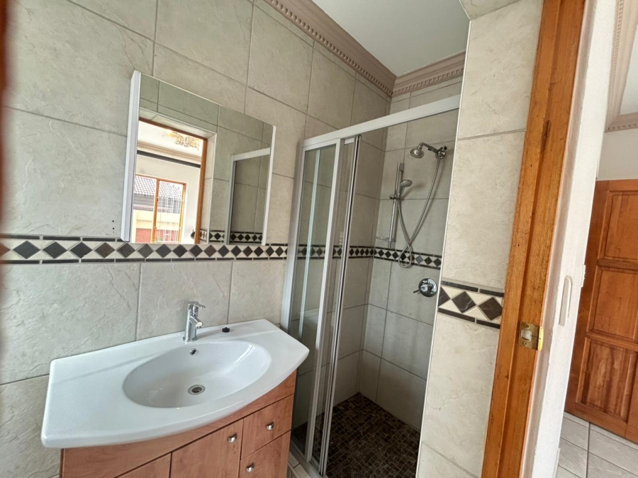 5 Bedroom Property for Sale in Birdwood Estate North West